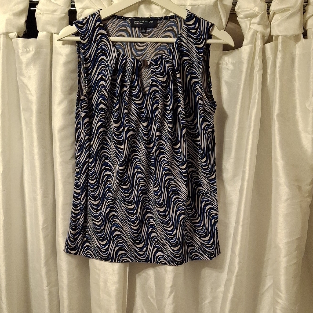 Jones New York Blue and White Swirl Blouse Small 💚💚💚💚